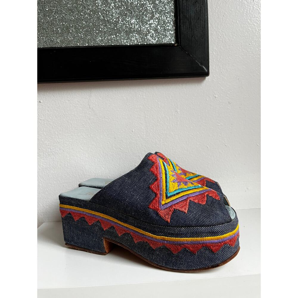 Vintage 60s Platform Mule Heels | Embroidered Denim Peep Toe | Mod Folk | Size 6 - Picture 7 of 10